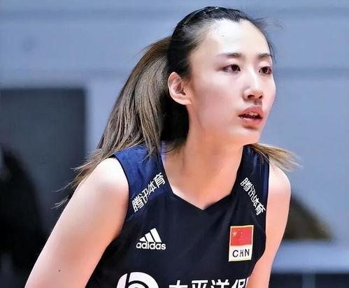 韩君婷家庭背景,出身名门，传承家族荣耀的璀璨明珠